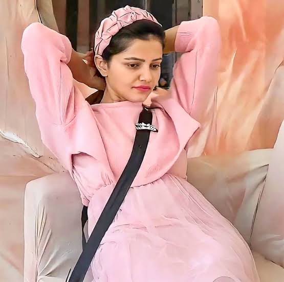 ltsRubioIogy's tweet photo. Those who fly solo have the strongest wings. 🦅
#RubinaDilaik x #UmarRiaz
Dream pair ☀️💋 https://t.co/q83zOTPaGm