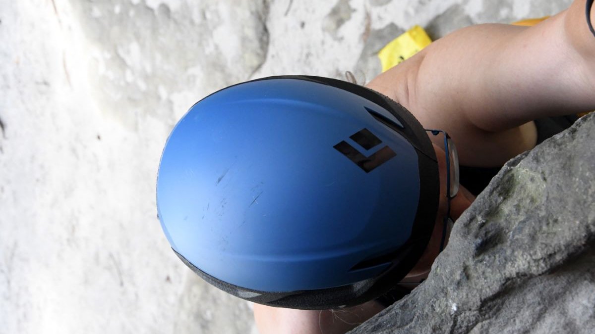Hand auf's Herz: Wer von euch Kletter(steig)verrückten wägt auch immer ab, ob ein Kopfschutz nötig ist. "Helm oder nicht Helm?", das ist hier die Frage. Simone hat diese für sich selbst ganz klar beantwortet und den <a href="/BlackDiamond/">Black Diamond</a> Vision Helm getestet! bit.ly/3IvBaCF