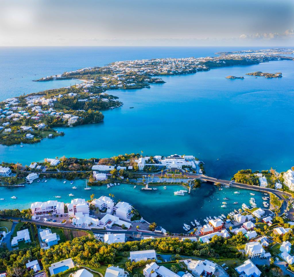 hitchbm's tweet photo. Staycation for the holidays?! 
Treat yourself and go find hidden gems in Bermuda that will amaze you. 
 #rideHITCH��� https://t.co/Xg542OVDqw