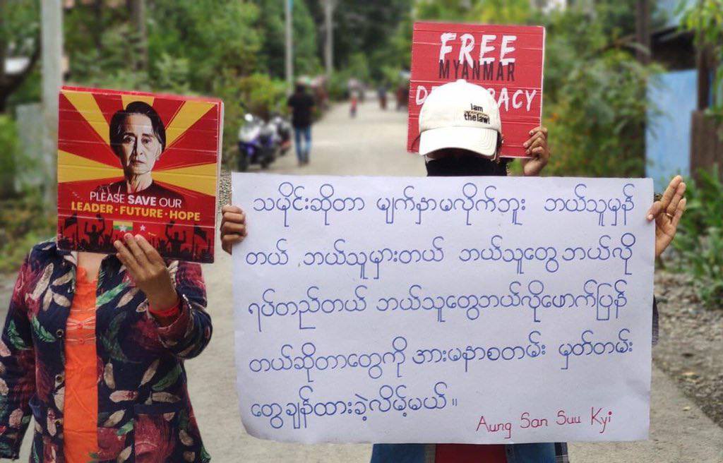 KLT_96's tweet photo. Regular protest led by revolutionary people in KaLe, Sagaing Region overthrowing the Military Dictatorship today.

#EndImpunity
#Dec8Coup
#WhatsHappeningInMyanmar
https://t.co/ZVVXPQO9MH