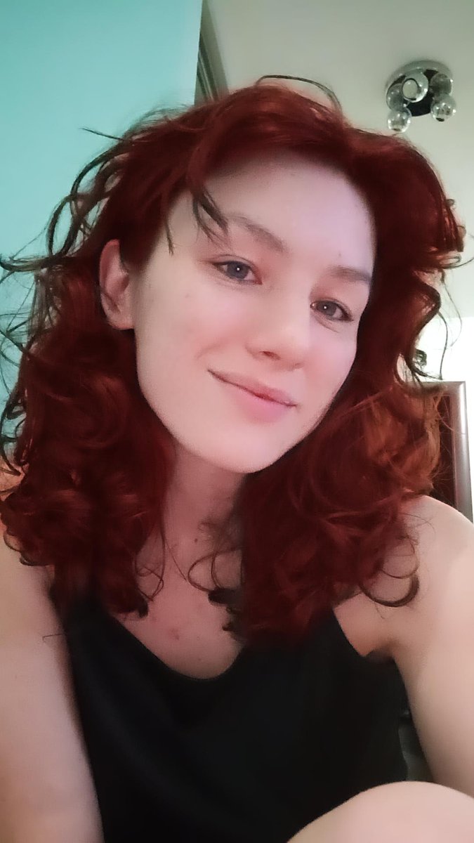 fraufuka's tweet photo. and who is this cutie who cut her hair again??? https://t.co/HZQ3KDlPq4