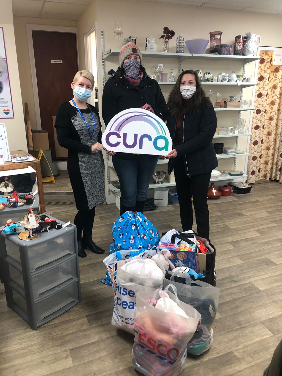 Lovely to drop the team's donations to #Filey  <a href="/saintcathsuk/">Saint Catherine's</a> charity shop today

<a href="/SkeltonKrystle/">Krystle Skelton</a> &amp; <a href="/_Lindsay_Mason_/">Lindsay Mason</a> are pictured with manager Zoe 📸

Remember if you're having a clear out before the big day, think of your local charity shops

#Community
#GivingBack
#Fundraising