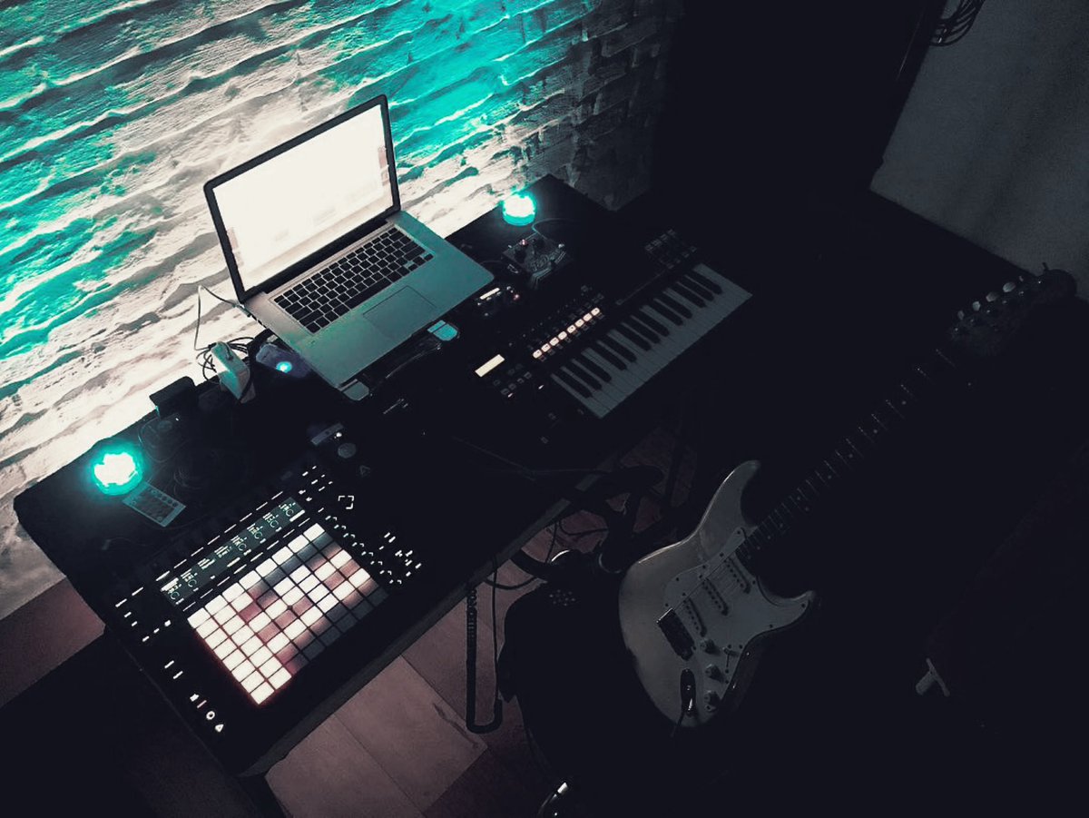 lou_schmidt's tweet photo. 👾

https://t.co/58lchSKmxS

#louschmidt #composer #musicproducer #livepa #electronicmusic #digitalart https://t.co/wsbm03Eu1t