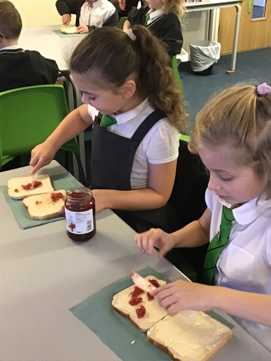 LindenRDPoplar's tweet photo. Consolidating our understanding of imperative verbs in instructions 🍞 
#LindenEnglish #ImperativeVerbs #Instructions #Consolidation @LindenRoad https://t.co/w1nFoHR62c