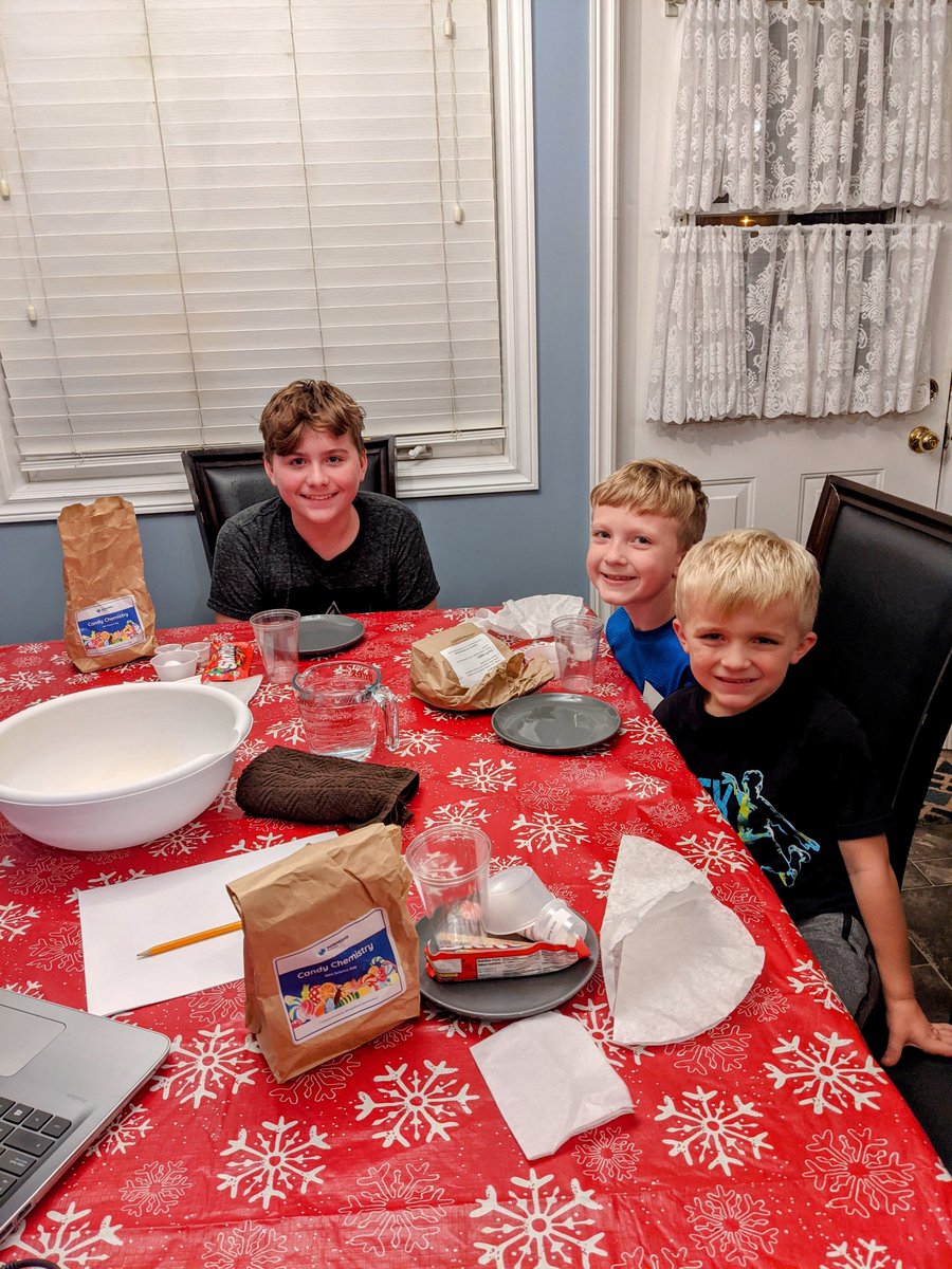 Emilyearle93's tweet photo. Candy Chemistry with @RoncalliSchool and @Sci_in_School ! Such a fun night! 🍬 https://t.co/bncvfdZXXf