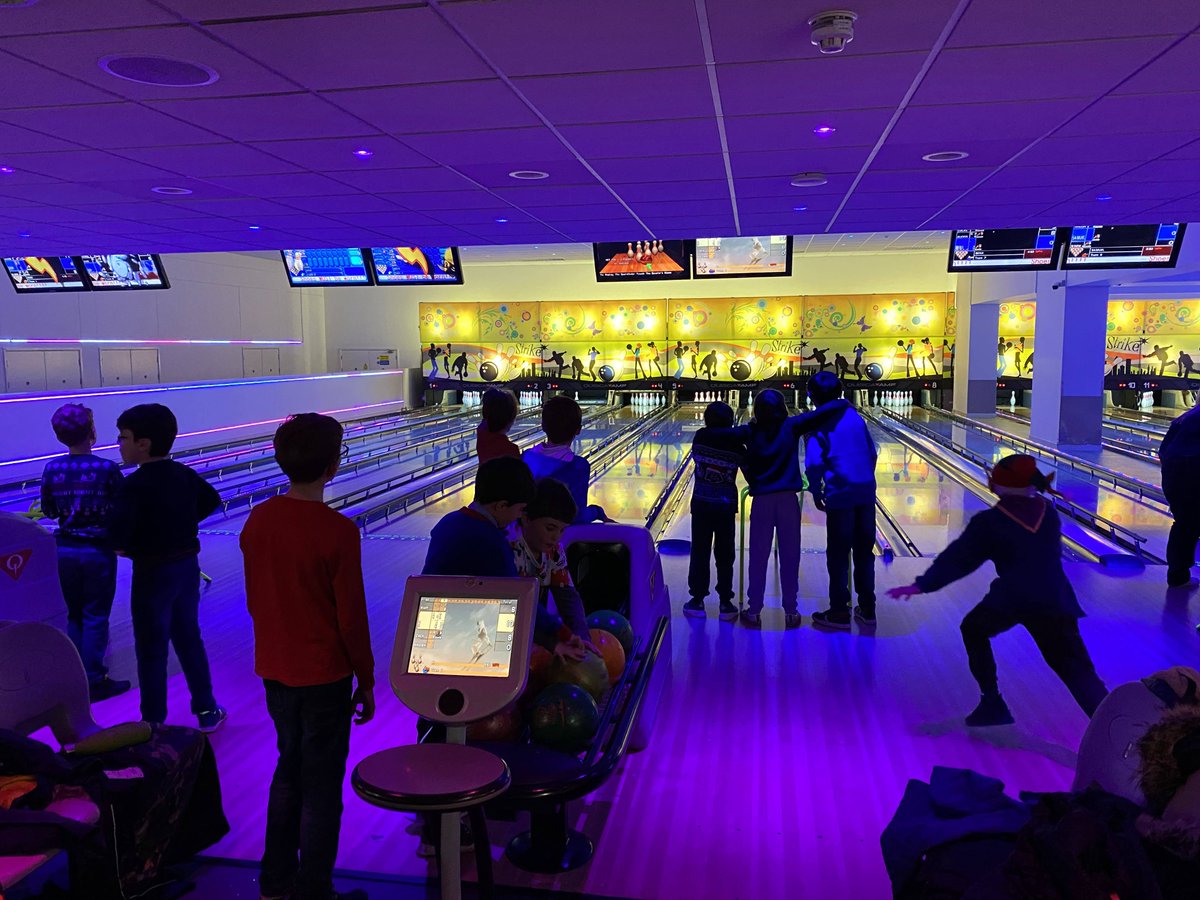 1stbeckenham's tweet photo. A great end to the year with Beavers, Cubs and Scouts all bowling at the Pavilion Leisure Centre - and taking part in the international Jambowloree competition. Have a great Christmas and a wonderful New Year! https://t.co/CyekVgVhKh