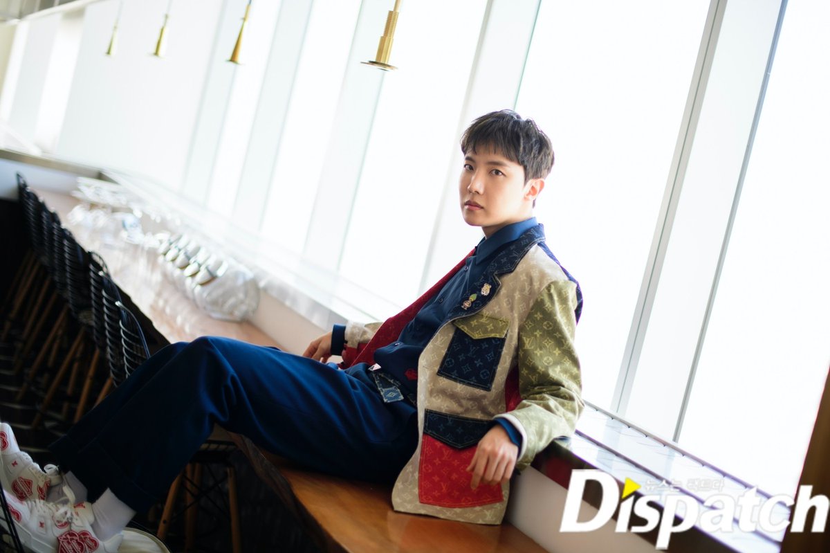 NunaBangtan0793's tweet photo. [ Dispatch x BTS ]

 📸 ( JHOPE ) 🐿

#BTSxDISPATCH
#BTS #방탄소년단 #BTSARMY @BTS_twt https://t.co/qcuhI7mRIB