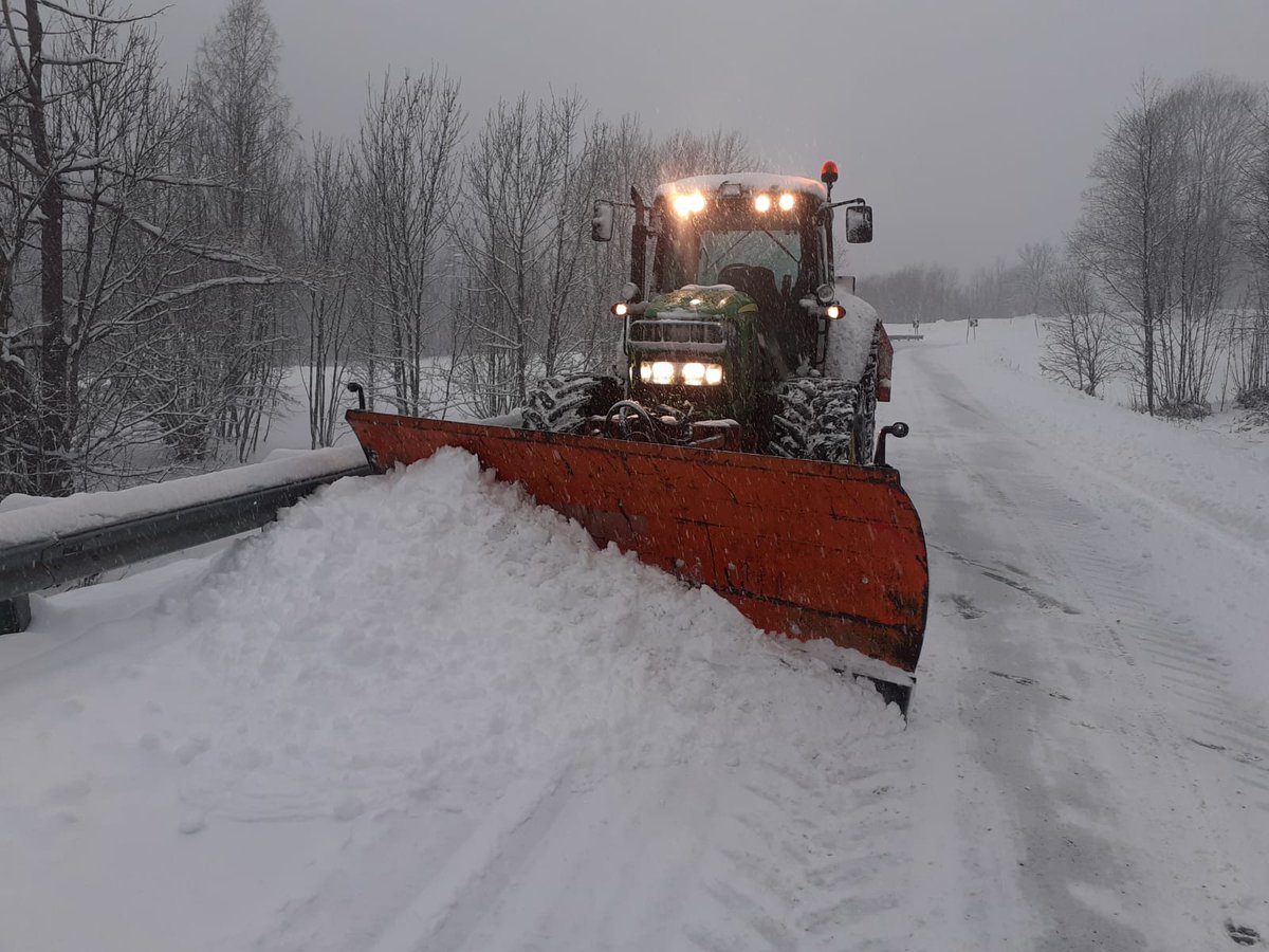 CittaMetroTO's tweet photo. #StradeCittaMetroTo
#nevicata #8dicembre
Le foto arrivano da #Balme
Il lavoro della nostra #viabilità prosegue
#cantonieri https://t.co/j3mrV8sCMp