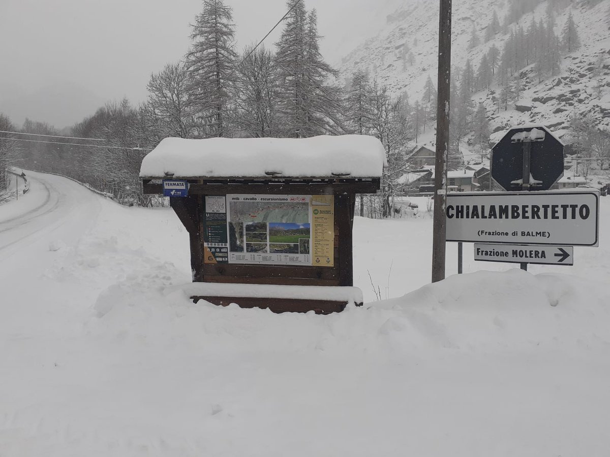 CittaMetroTO's tweet photo. #StradeCittaMetroTo
#nevicata #8dicembre
Le foto arrivano da #Balme
Il lavoro della nostra #viabilità prosegue
#cantonieri https://t.co/j3mrV8sCMp