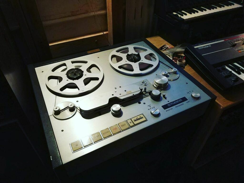 1 year ago we were in @greenmountstudios recording The Citizen. It was a lot of fun #analogue #rhodes #musicstudio #synth instagr.am/p/CXN98BhMRTX/