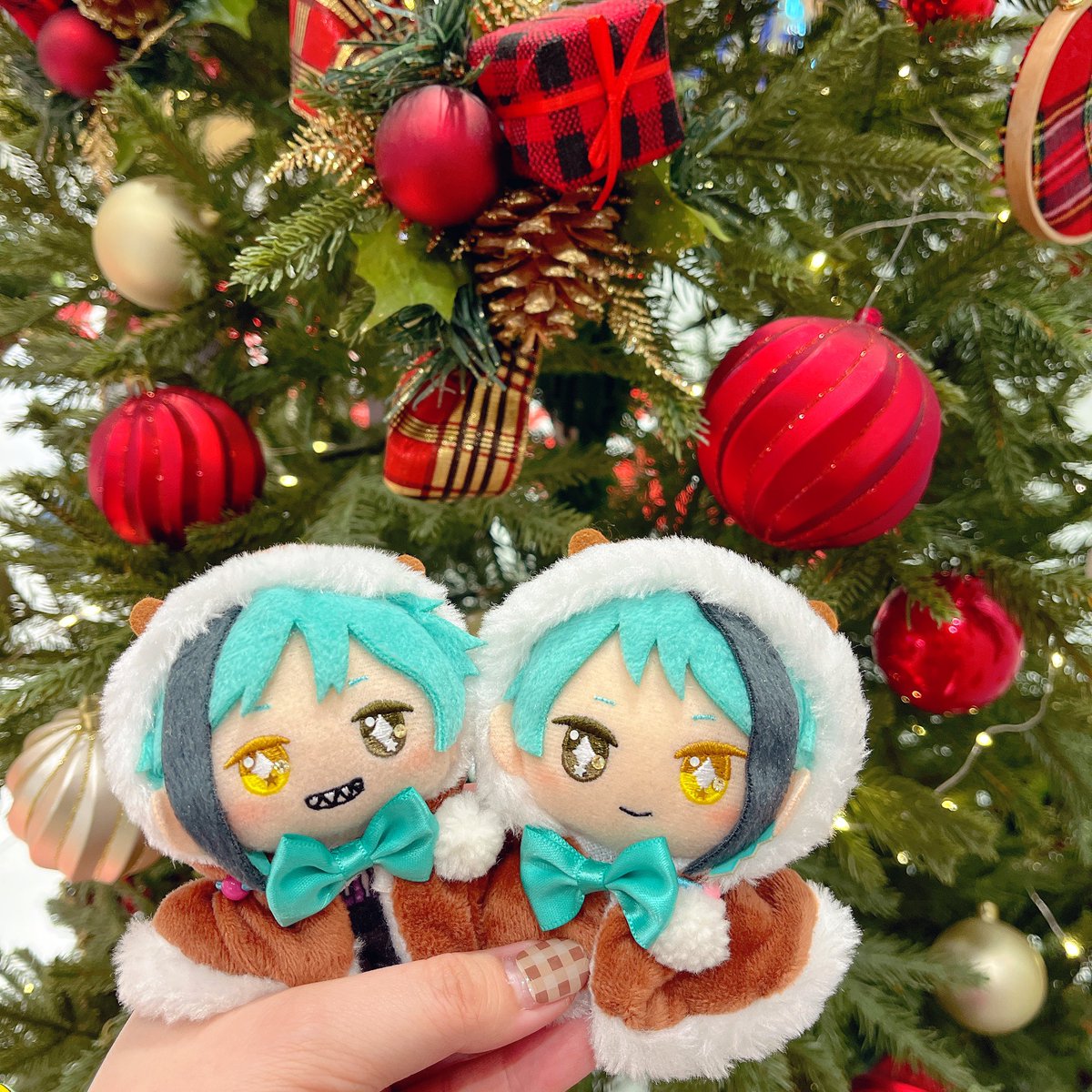 amahinako's tweet photo. キャンドゥで買ったぬいぐるみコスチュームサンタとトナカイ🎅🦌🦌✨
ちょっと首キツイけど着れてよかった🎀

#twstぬい撮り部 #ツイステぬい撮り部 
#リドぬい #フロぬい #ジェぬい https://t.co/RhVwCvztAA