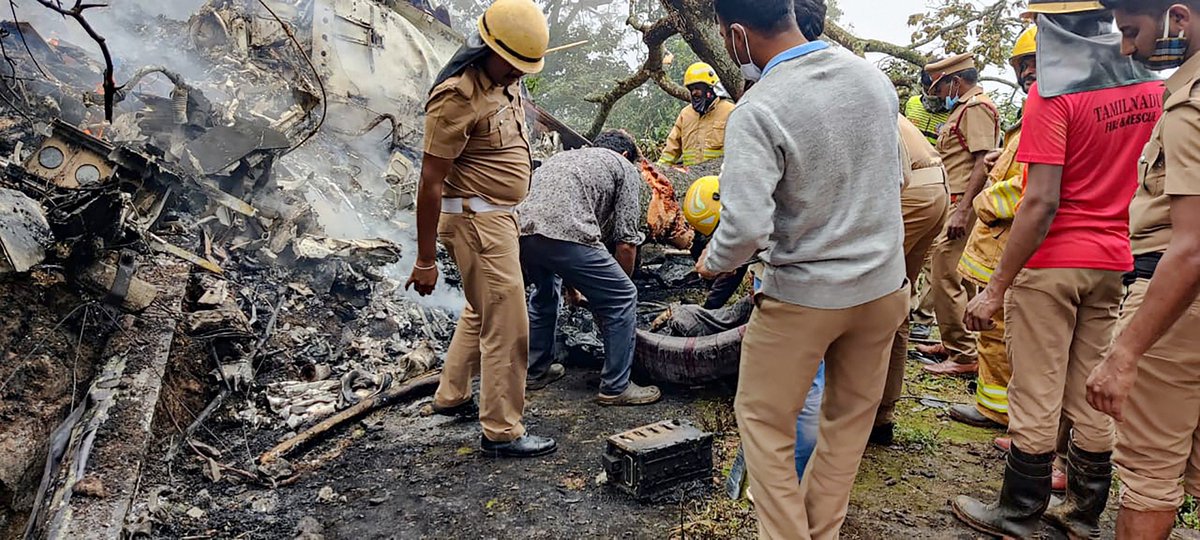 IndiaAheadNews's tweet image. #ArmyChopper crashes in #TamilNadu; 11 dead in crash: Sources
#CoonoorHelicopterAccident #Coonoor #choppercrash