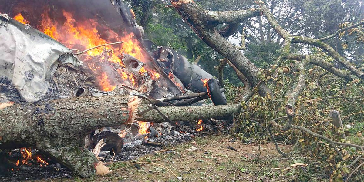 IndiaAheadNews's tweet image. #ArmyChopper crashes in #TamilNadu; 11 dead in crash: Sources
#CoonoorHelicopterAccident #Coonoor #choppercrash