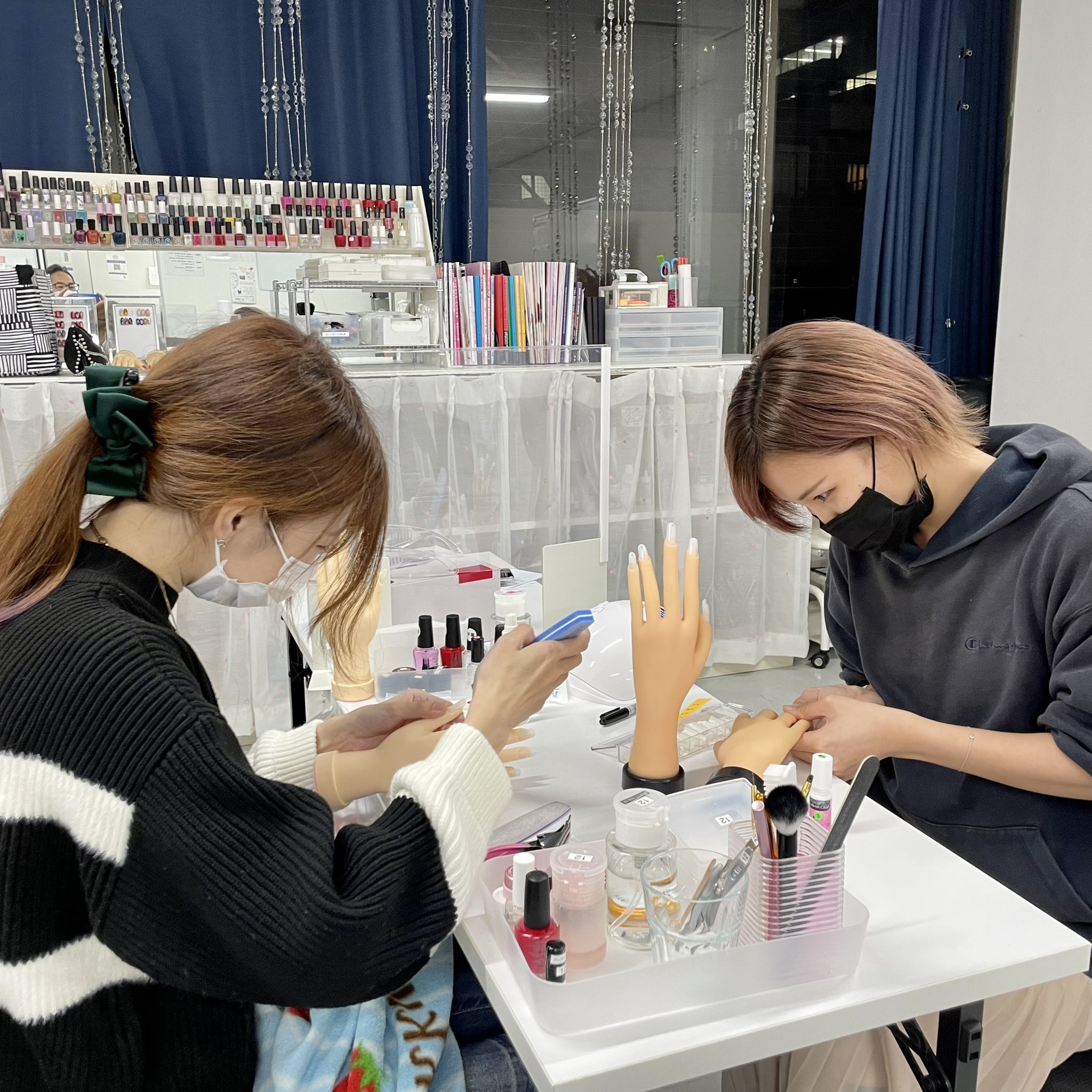 Uzivatel Septi 南船場 心斎橋 メイクスクール ネイルスクール プロ資格取得 Na Twitteru ネイル職業訓練校第4期生 2月25日 金 コース開始 募集は12月28日 火 よりスタート 3ヶ月のコースになります あなたもネイリストを目指しましょう