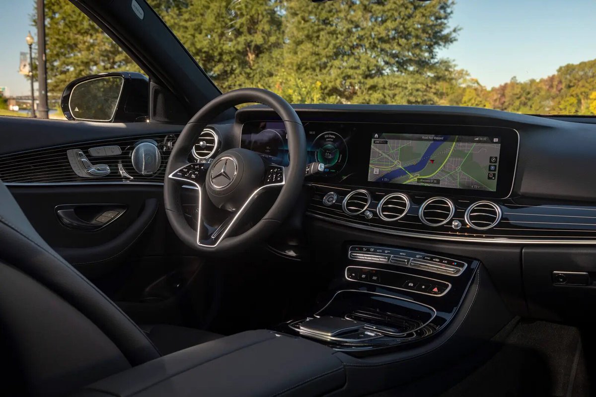 4koleca's tweet photo. Новые седаны E-Class E350 и E450 2022 года от Mercedes https://t.co/oTzr9UTzLe

#авто #автомобили #автомобиль #Mercedes #MercedesEClass #EClass #Мерседес #седан https://t.co/YNLdRr80aU