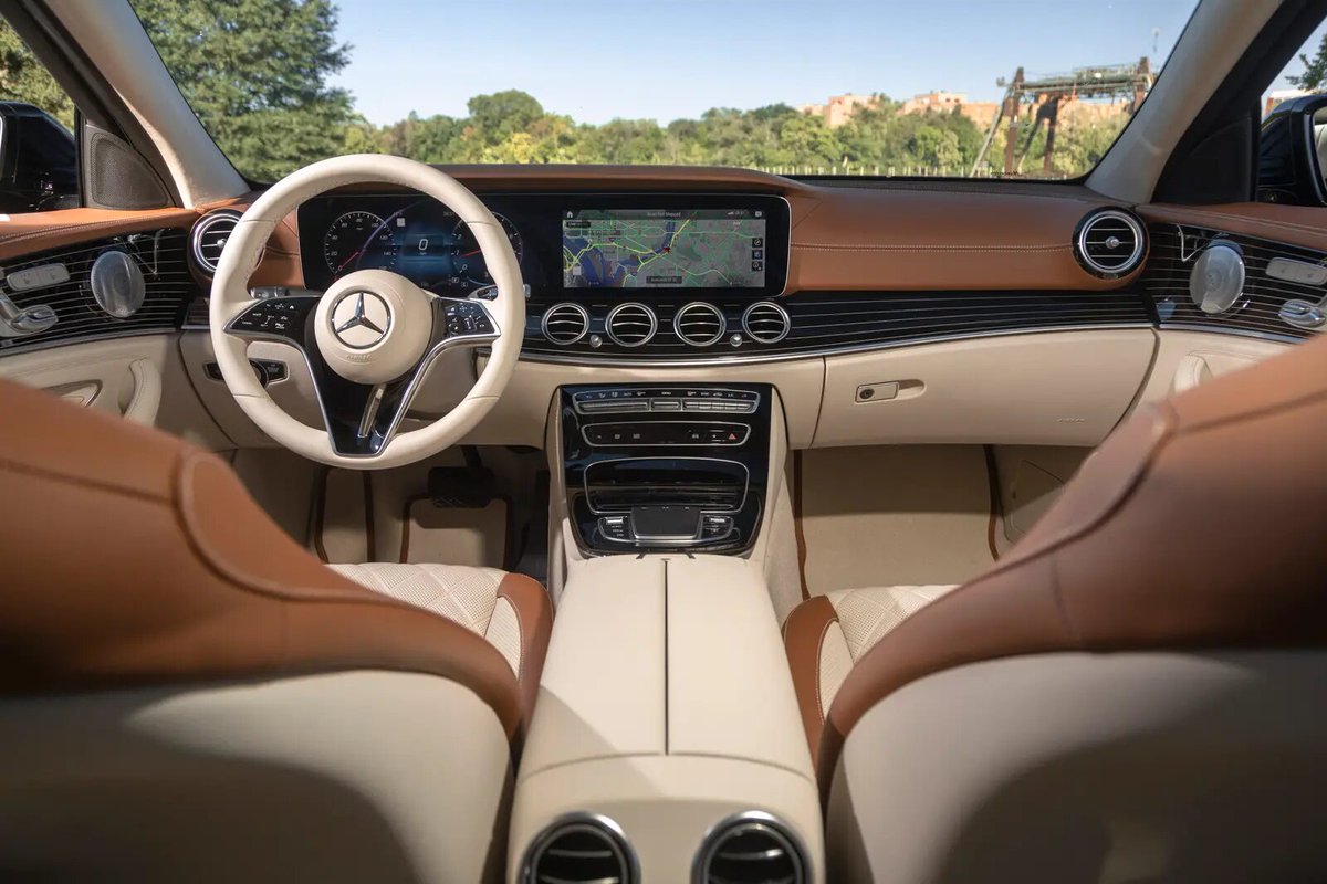 4koleca's tweet photo. Новые седаны E-Class E350 и E450 2022 года от Mercedes https://t.co/oTzr9UTzLe

#авто #автомобили #автомобиль #Mercedes #MercedesEClass #EClass #Мерседес #седан https://t.co/YNLdRr80aU