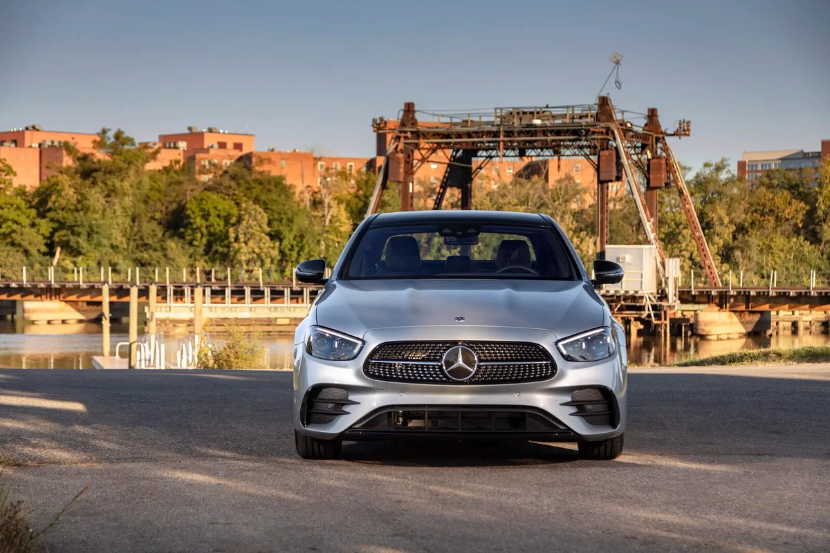 4koleca's tweet photo. Новые седаны E-Class E350 и E450 2022 года от Mercedes https://t.co/oTzr9UTzLe

#авто #автомобили #автомобиль #Mercedes #MercedesEClass #EClass #Мерседес #седан https://t.co/YNLdRr80aU