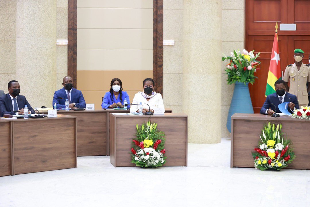 FEGnassingbe's tweet photo. En Conseil des ministres de ce jour, nous examinerons en priorité des textes qui prévoient des réformes visant un meilleur fonctionnement de la CCIT afin qu'elle puisse mieux défendre les intérêts du secteur privé appelé à jouer davantage son rôle de moteur de croissance. https://t.co/GU8Au4hnlN