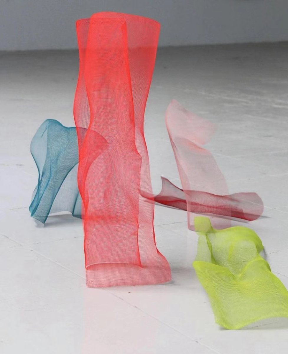 N6labs's tweet photo. Manon Steyaert
French

Color has the power to halt one in their tracks, a power to not only interrupt space but the gaze and therefore the mind. https://t.co/AIN44tyLxV