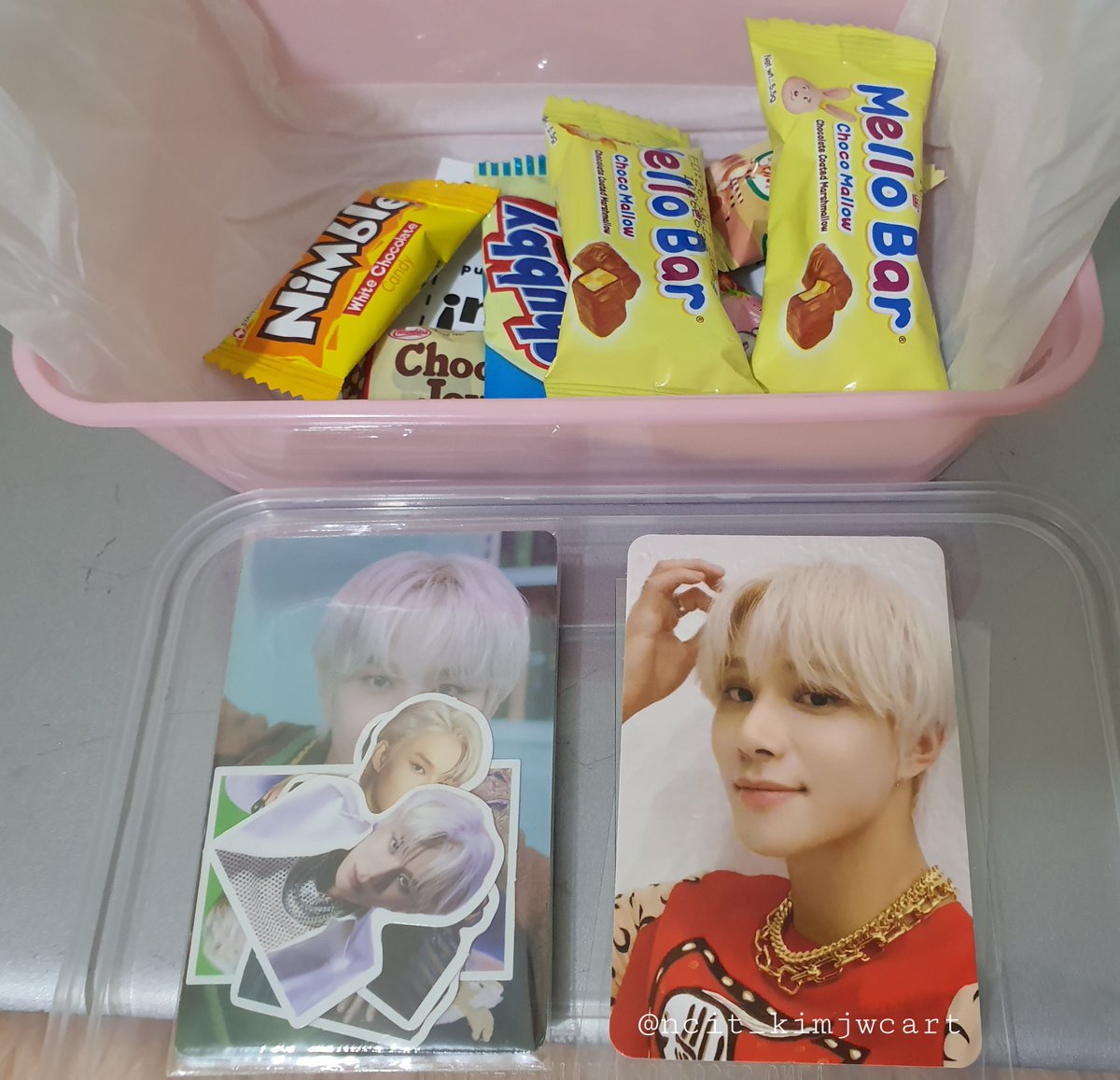 ncit_kimjwcart's tweet photo. Naloka ako at tupperware pala yung lagayan but it is super safe naman na dadating ang pc. Salamat @gyuwonnn 😊 ang daming sweet snacks din 

#JsSHOP_feedbacks https://t.co/cbXdZnWwz5