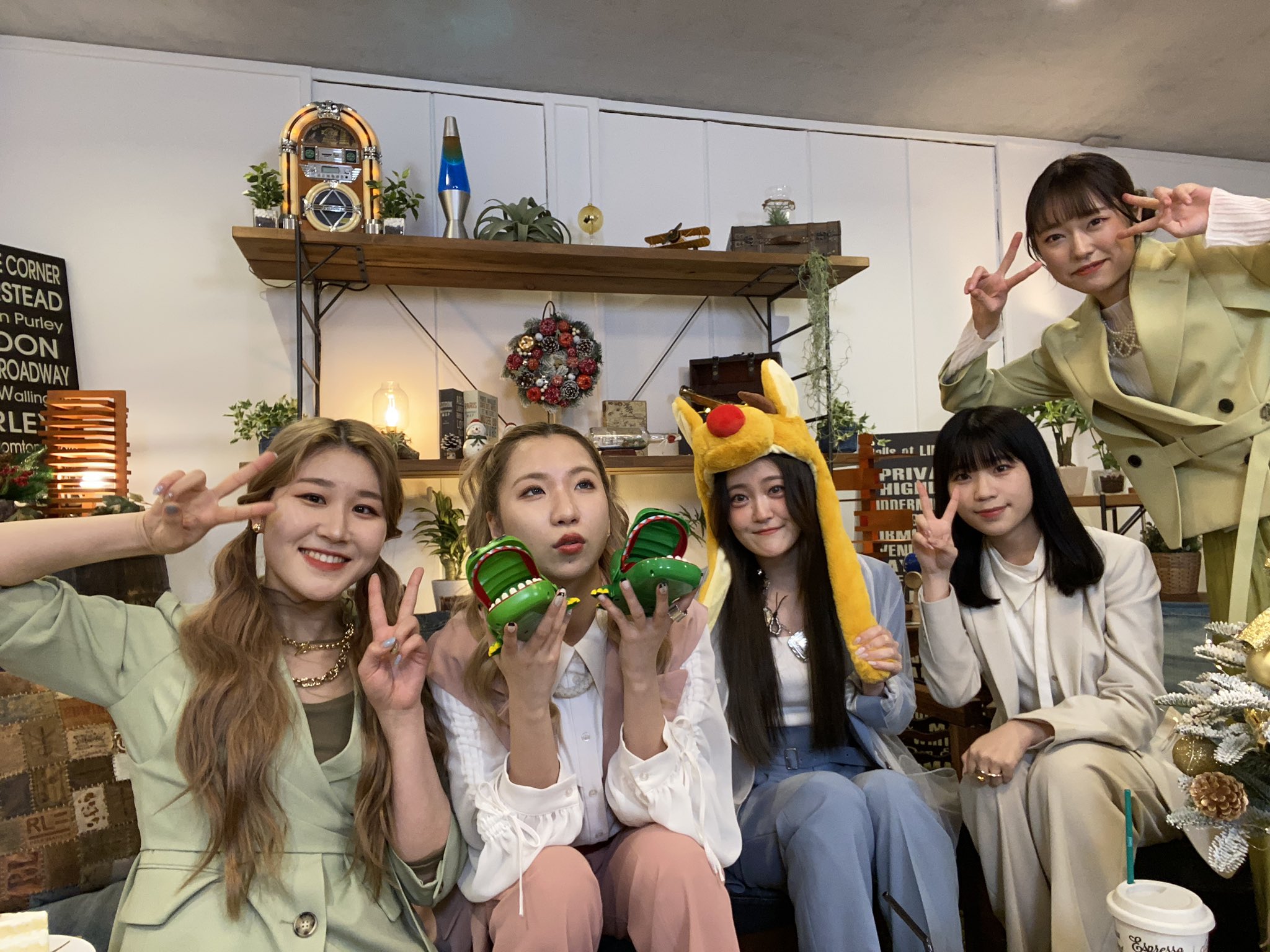 Twitter 上的 Little Glee Monster リトグリ公式 リトグリ 透明な世界 忘年会なう 配信みてね T Co Zi8znhlfg6 Twitter