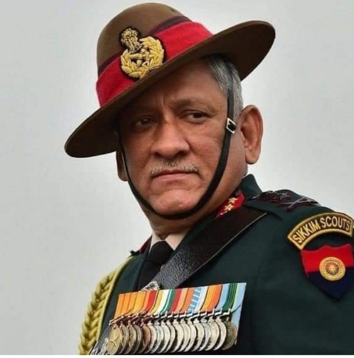 LaxmanSavadi's tweet photo. ತಮಿಳುನಾಡಿನ ಕೂನೂರು ಬಳಿ ಸೇನಾ ಹೆಲಿಕಾಪ್ಟರ್ ಪತನಗೊಂಡಿದ್ದು ಭಾರತೀಯ ಸೇನೆಯ ಮುಖ್ಯಸ್ಥರಾದ ಜನರಲ್ ಬಿಪಿನ್ ರಾವತ್ ರವರು ತೀವ್ರವಾಗಿ ಗಾಯಗೊಂಡಿದ್ದು ಚಿಕಿತ್ಸೆ ಪಡೆಯುತ್ತಿದ್ದಾರೆ. ಬಿಪಿನ್ ರಾವತ್ ಅವರು ಶೀಘ್ರವಾಗಿ ಗುಣಮುಖರಾಗಲಿ ಎಂದು ದೇವರಲ್ಲಿ ಪ್ರಾರ್ಥಿಸೋಣ. https://t.co/A751T45NaN