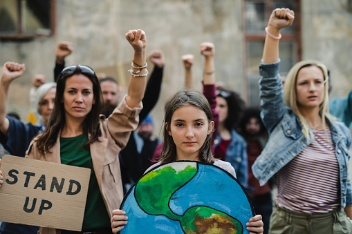 [#Climat] Aujourd'hui c'est la #JournéeMondialeDuClimat ! ✊L'occasion de se rappeler l’importance de faire évoluer nos sociétés pour limiter le #RéchauffementClimatique. 🌍 Découvrez comment s’adapter au climat ds l’infographie @qqfait avec l’@ademe 👉multimedia.ademe.fr/infographies/a…