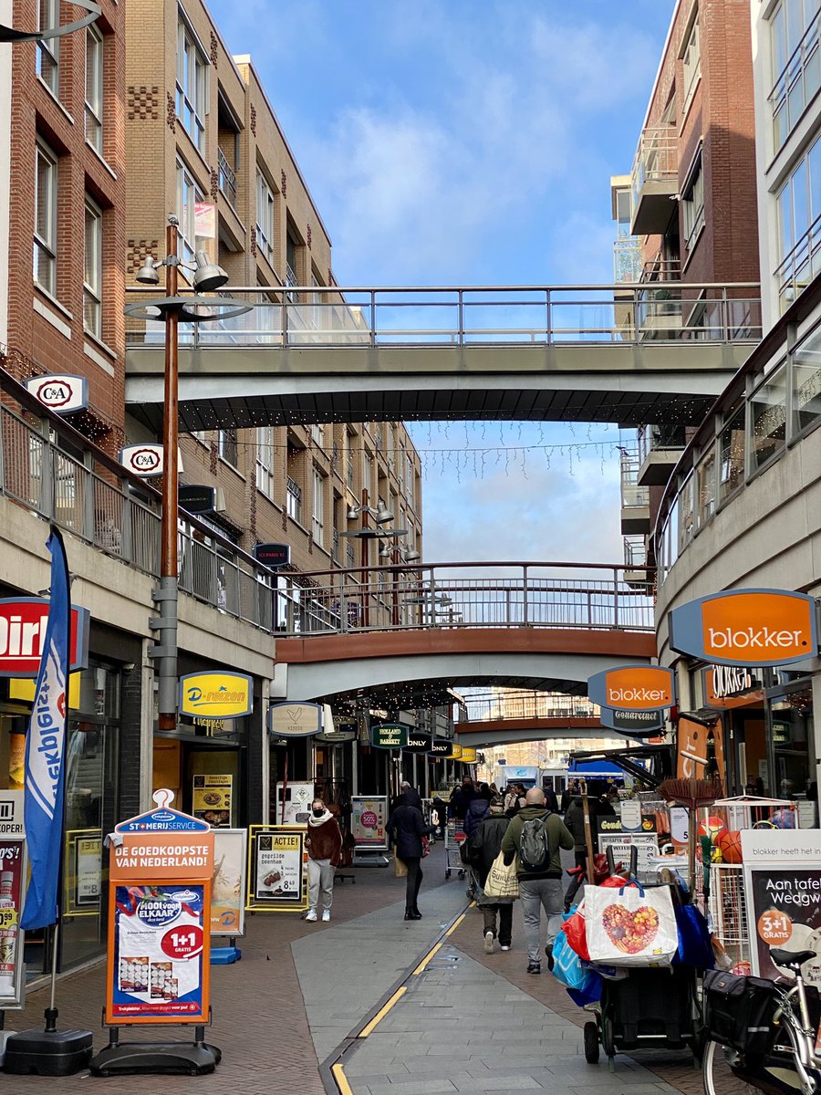 Winkelpark De Meent in Papendrecht. Succesvol winkelcentrum. Kent naast een lokale functie óók een sterke regiofunctie.