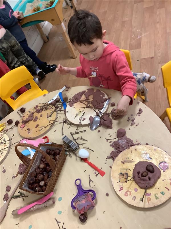 Natural resources were collected today for our project in preschool. The children loved creating their own reindeers while using what they had found for supplies. #naturalresources #makeyourownraindeer #creativelearning 🪵🦌