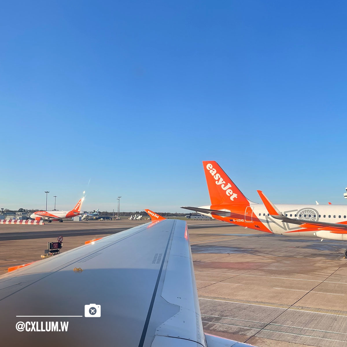 easyJet tweet media