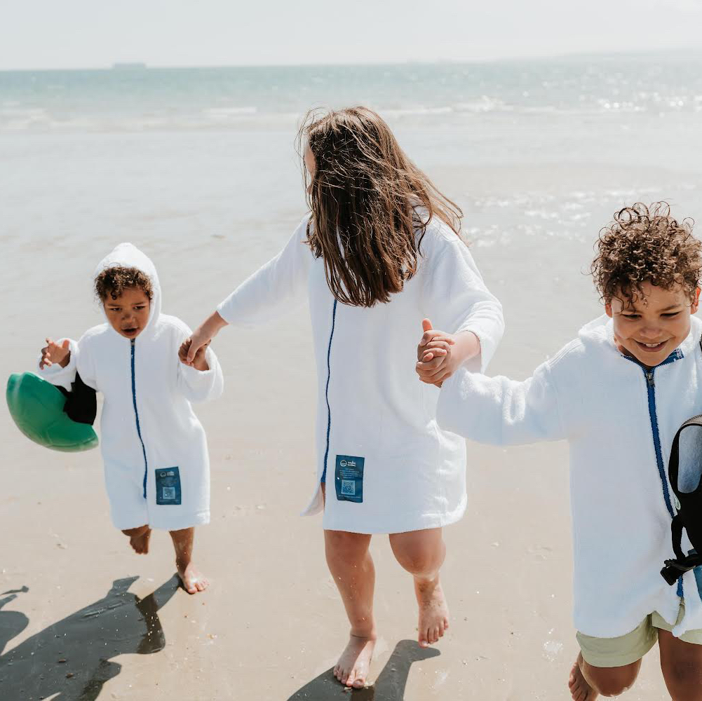 Heropreneurs's tweet photo. Day 5 of Heropreneurs #12daysofchristmas is @SWiRL_global
They are running a virtual raffle to fund swim lessons for those in our communities. There are some great prizes on offer, they will be revealing a new prize each day. https://t.co/v2l8qd0xCM https://t.co/5Zy1WUtbrh