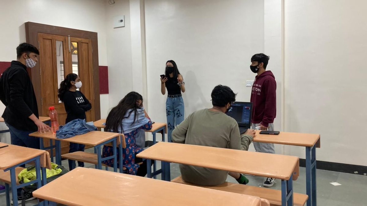 MITWPU_SOMC's tweet photo. Think, strategize &amp; solve! 
We @MITWPU_SOMJ believe in learning on the go where our students can think creatively &amp; fast. We believe in giving them opportunities where they can collaborate &amp; learn. Sharing glimpses from our ongoing #MediaHackathon https://t.co/A1vFkZdUlo
