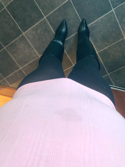 My leggings seem to be a bit see through and I seem to have a small hole at the back&hellip;. https://t.co/<a href="/tag/legs"class="tags"><span>#legs</span></a><a href="/tag/tightstuesday"class="tags"><span>#tightstuesday</span></a><a href="/tag/nylonlove"class="tags"><span>#nylonlove</span></a>
