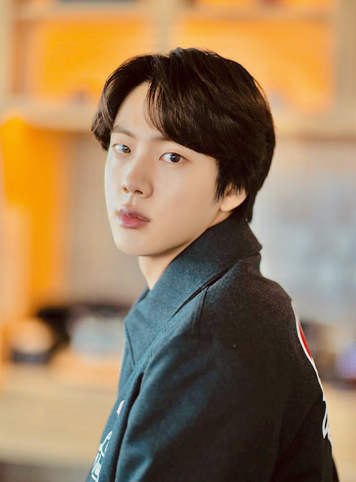 jiminbusanjk's tweet photo. 📸 kim seokjin, o homem mais lindo do mundo https://t.co/zBuRALJoI9