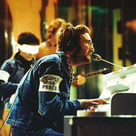 beatlesmuseum_'s tweet photo. Remembering John today ♥️☮️ https://t.co/L06WxIaLpc