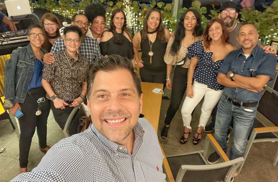 jtaverase's tweet photo. Cuando luego de 30 años te reencuentras con viejos amigos del colegio. Que grata satisfacción recordar aquellos hermosos momentos. https://t.co/GYsuFP4Dcs