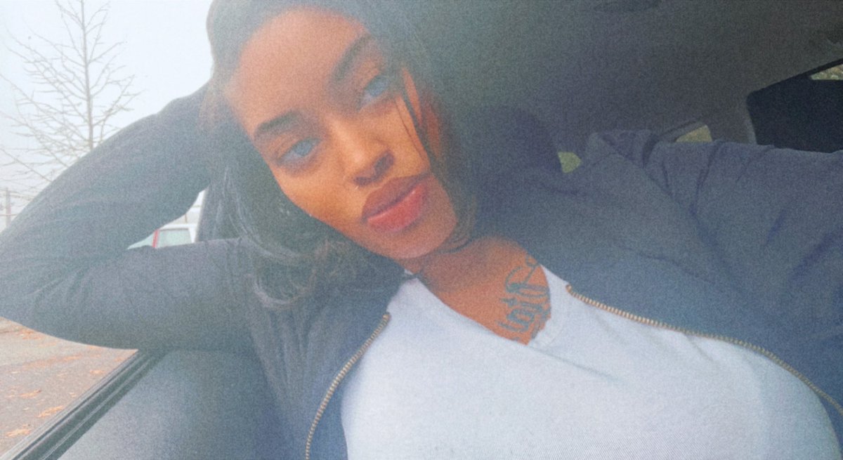 msjuicywhite's tweet photo. Please bih do not try and cap on me, like i ain’t the hottest out naturally 🔥 https://t.co/C7LHUgaAdk