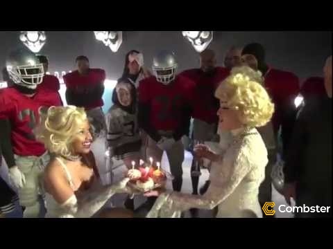 BenjaminLovett7's tweet photo. #HappyBirthdayNickiMinaj 
Most iconic birthday moment EVER!! 🎈💝🎂
https://t.co/7d2wSlnwEC https://t.co/D579eJuuFa