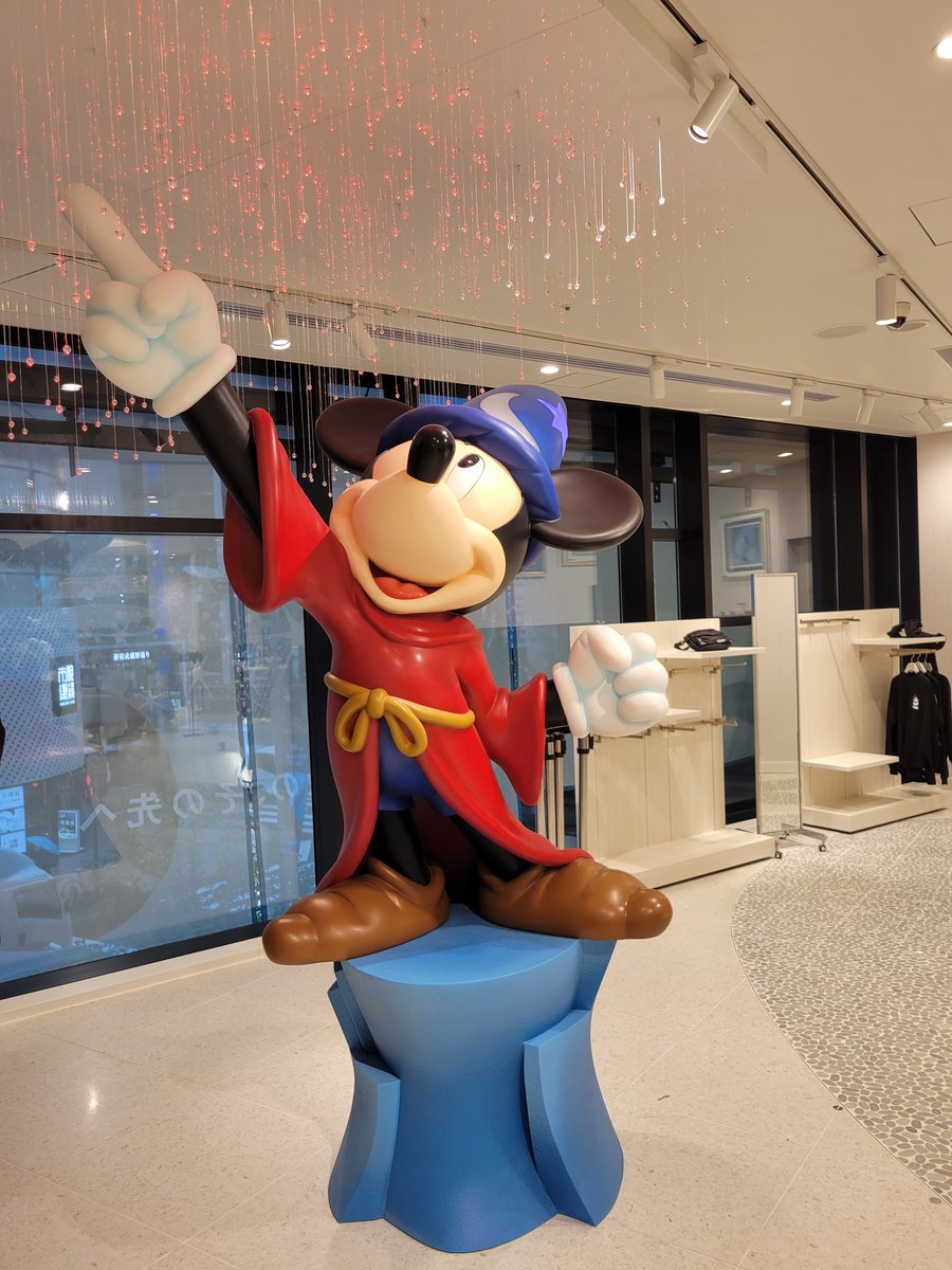 nexus29saga's tweet photo. フラッグシップ東京に行ってきたー✨
パークで買えなかったものが、まだちょこっと残ってたから、イツクリのミニーちゃんとボールペンセット買った☺️

買うか迷ったらとりあえずカゴに入れておかないとあっという間になくなるからすごい😅 https://t.co/Nwa4Cz0ak2