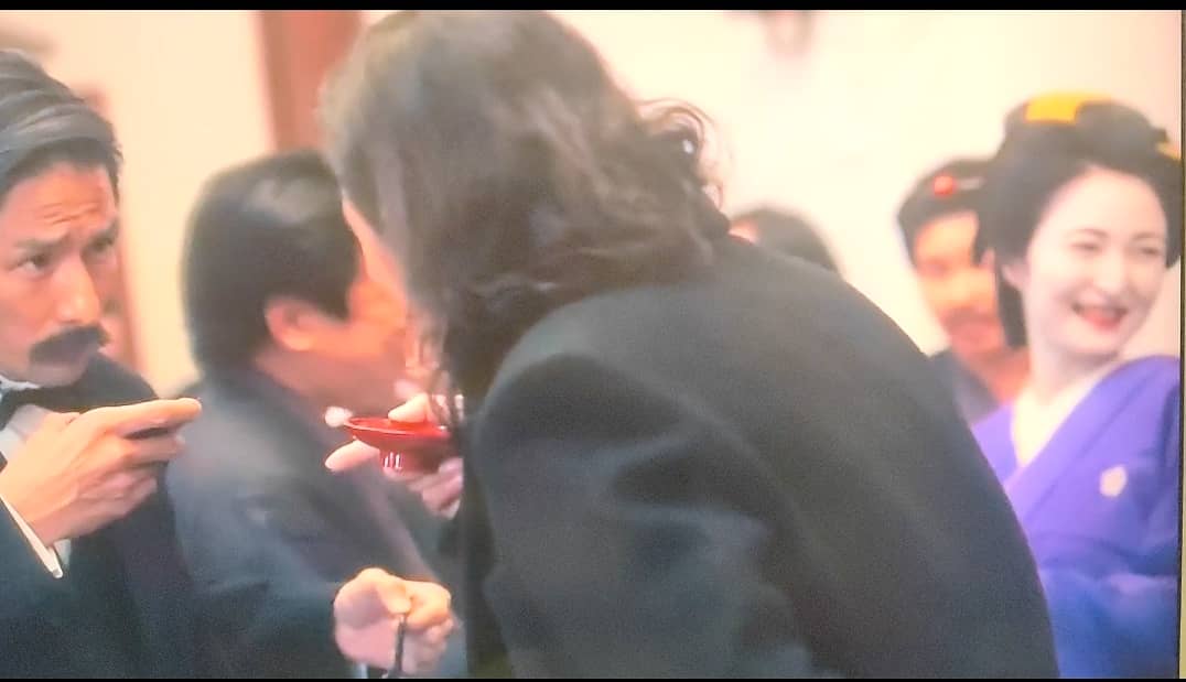 miy_ari's tweet photo. 大河ドラマ　#青天を衝け 
先週の38話「#栄一の嫡男 」にちらりと。
12/11(土)13:05~NHK総合にて再放送もございます。
お時間あればぜひ☺️
私にとって『青天を衝け』最後の撮影、最後の出演回。
最後の出演シーンで万歳…胸が熱くなりました。
ドラマも残りわずか。最後まで栄一の活躍を見届けます！ https://t.co/2bOQaCZaLJ