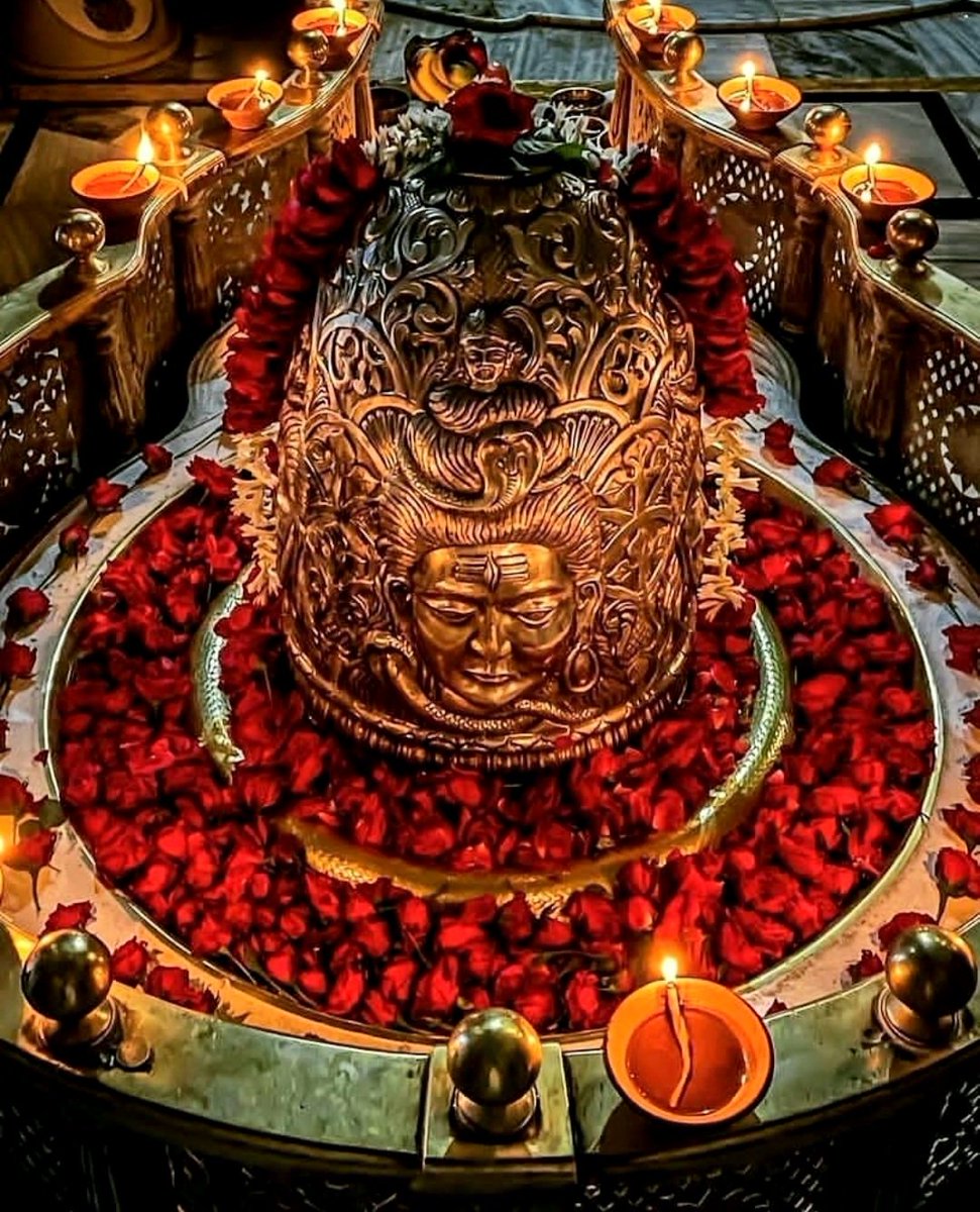 Aum_Conscience's tweet photo. ॐ त्र्यम्बकं यजामहे सुगन्धिं पुष्टिवर्धनम् ।
उर्वारुकमिव बन्धनान् मृत्योर्मुक्षीय मामृतात् ॥

Have Faith In Maha-MRITYUNJAYA ...
He is Beyond Time, Beyond Death and 

He never lets Anything Happen to any 
Innocent ...  Have #Faith in Mahakal 🙏🏻

#Bipin_Rawat

#HarHarMahadevॐ 🔱🙏🏻 https://t.co/qBHwIXvn9c