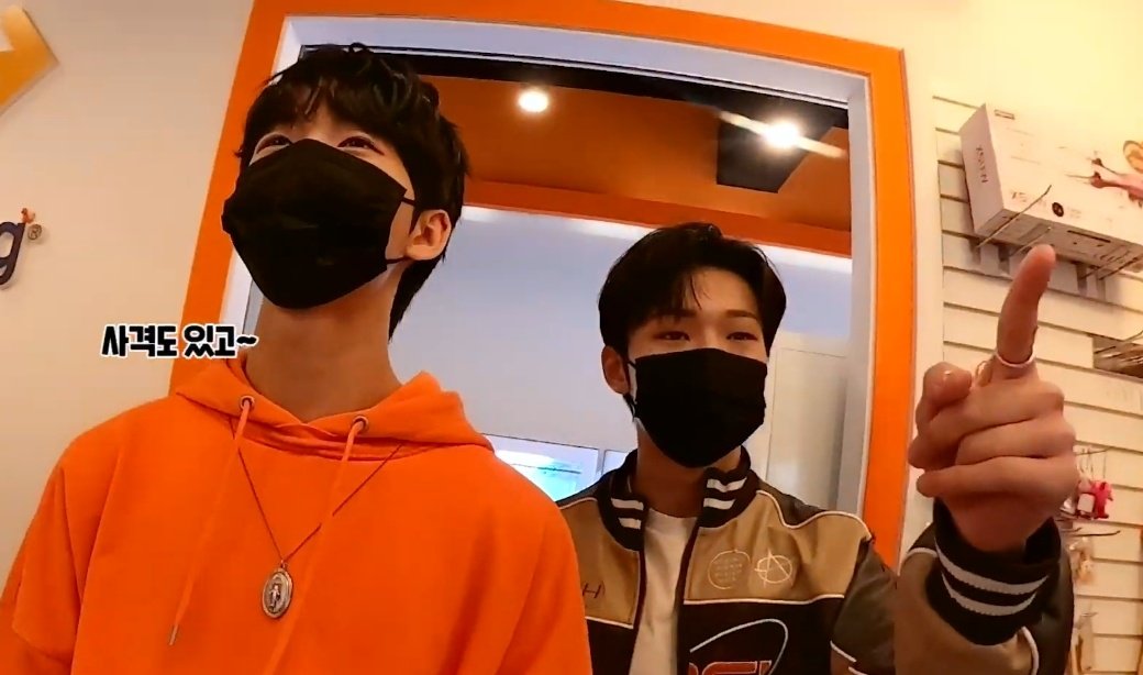 only4eunhwi's tweet photo. luv their friendship so much <<33 https://t.co/jU8DvY32Bs