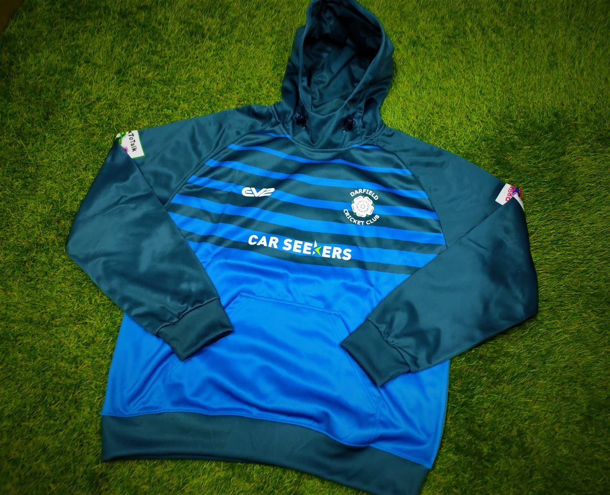 FourexGroup's tweet photo. Loved doing these bespoke hoodies for @CCDarfield ahead of the winter months!❄️

👉 Design yours here: https://t.co/QdD2jPnLvy 

#Christmas #EV2Sportswear #Bespoke #Cricket #SoccerSaturday #Teamwear #Sportswear https://t.co/fq6yIfu7rS