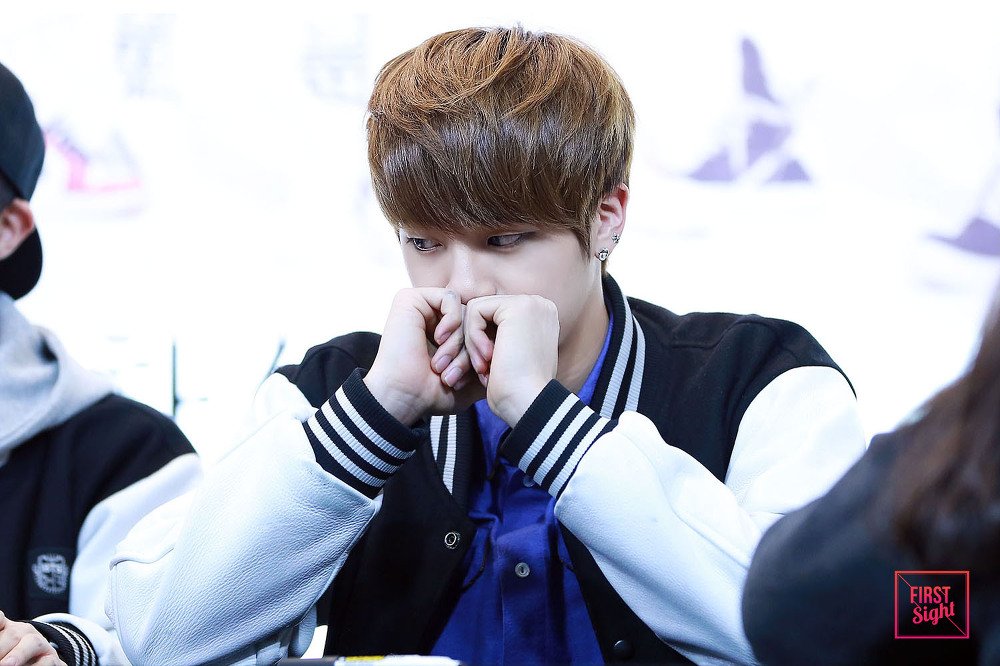 _Timeto_JIN's tweet photo. 131213 대전 팬 싸인회 석진

#JIN #진 #석진 #김석진 #방탄소년단 @BTS_twt https://t.co/EUuDsG2423