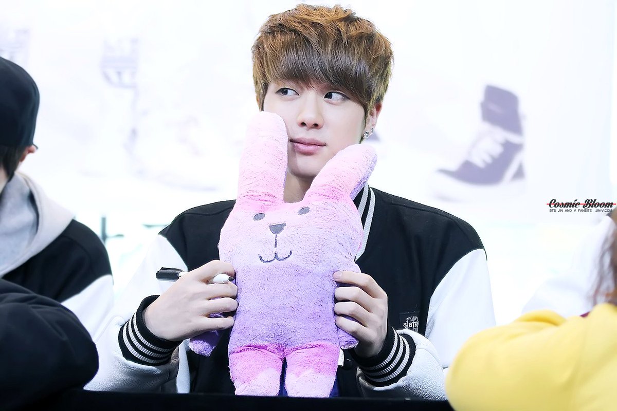 _Timeto_JIN's tweet photo. 131213 대전 팬 싸인회 석진

#JIN #진 #석진 #김석진 #방탄소년단 @BTS_twt https://t.co/EVNsfu5cOE