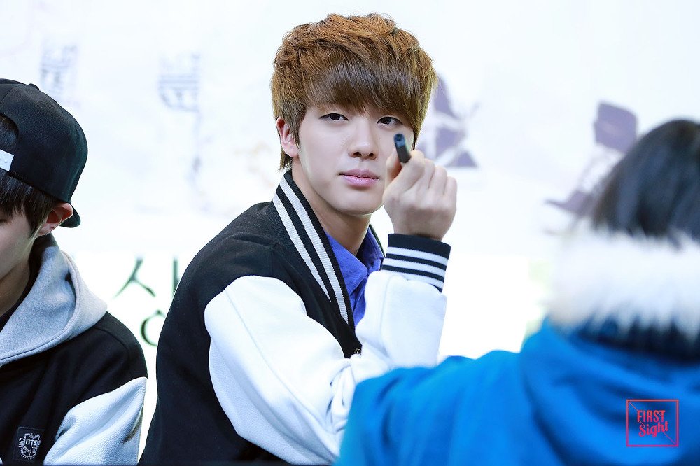 _Timeto_JIN's tweet photo. 131213 대전 팬 싸인회 석진

#JIN #진 #석진 #김석진 #방탄소년단 @BTS_twt https://t.co/EVNsfu5cOE