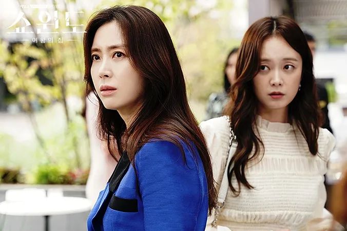 mongnoonaa's tweet photo. Still cuts - #ShowWindowEp1 & #ShowWindowEp2
From an accidental meeting between Seon Joo (#SongYoonAh) and Mi Ra (#JeonSoMin) to a special relationship.
#ShowWindow #쇼윈도 #쇼윈도여왕의집 https://t.co/djxVG6QERs