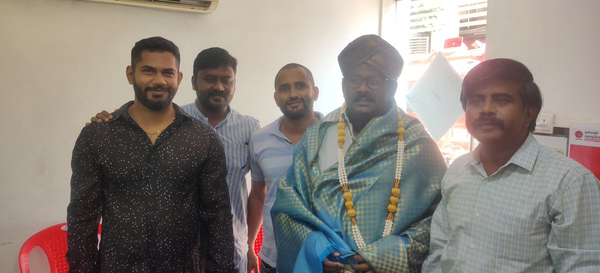 ShankarRavi369's tweet photo. Wishing @MuraliAppas sir a very Happy Birthday 🎂,@ikamalhaasan @MouryaMNM @FoodkingSarath @rakeshshamsher @Maiatamizhargal @maiamofficial @rtielango https://t.co/ESrlu9UzHP