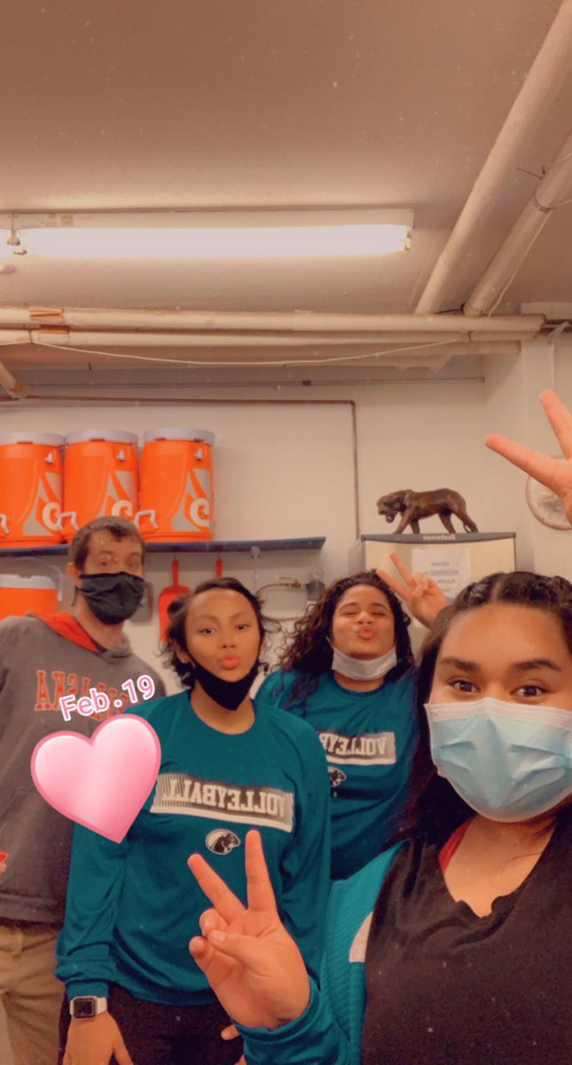 YCkendram's tweet photo. i will forever be blessed by these sweet souls 🥺
-
s/o to The Millers for adopting all my friends, just remember I’m the OG 😂 
-
Trent is a cool guy too. 😎🙌 #MyYC #MissingDoolin https://t.co/NgSdKQqyq6