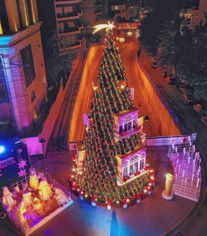 UnapolgetiGrk's tweet photo. Christmas in Beirut, Lebanon. https://t.co/PPHNu2o3YA